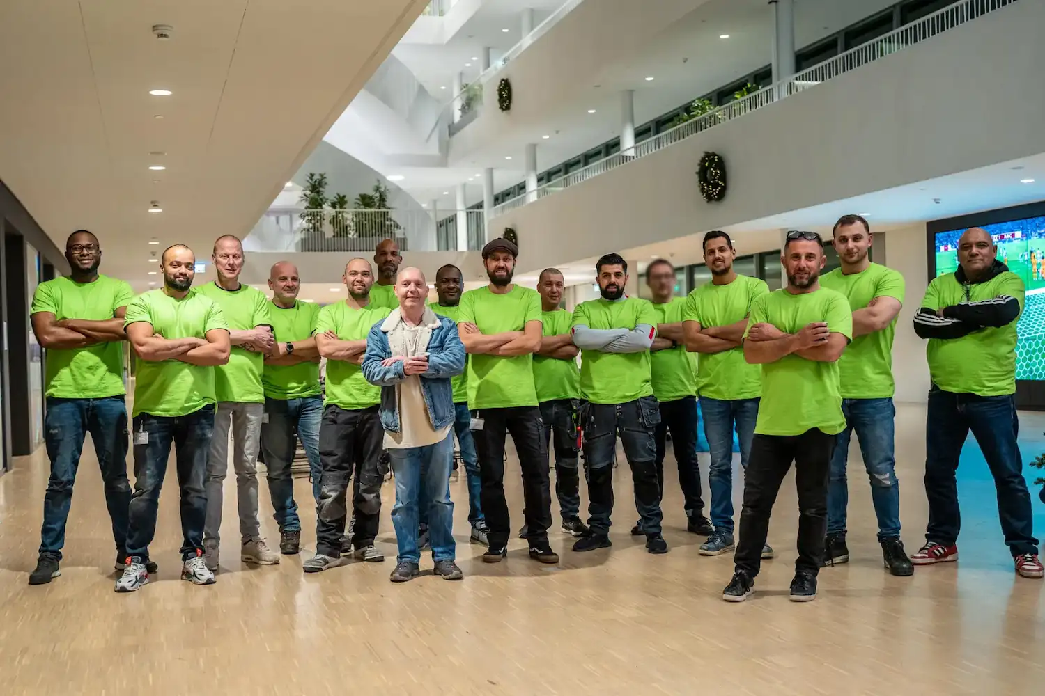 Logibit IT-team in modern kantoor tijdens LAN- en WLAN-migratieproject